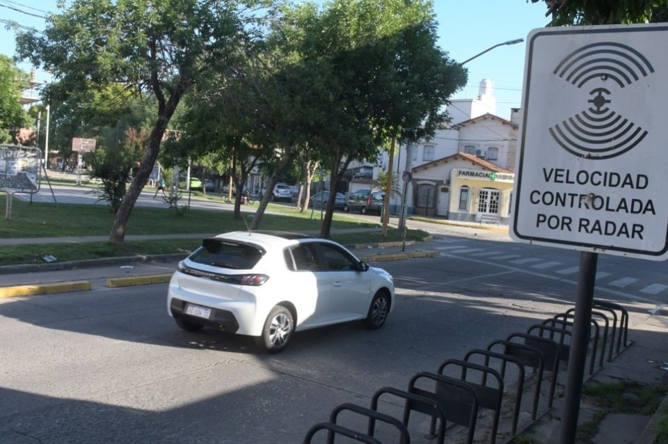 Anulan 13 fotomultas en Santa Fe por falta de señalización en radar de Marcial Candioti | Información General