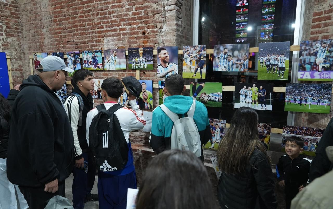 Más de 150 fotos inéditas de Messi se muestran en Santa Fe | Deportes