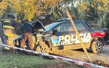 Perseguían a una moto, chocaron contra una columna de alumbrado y dejaron sin luz a todo un barrio | Policiales