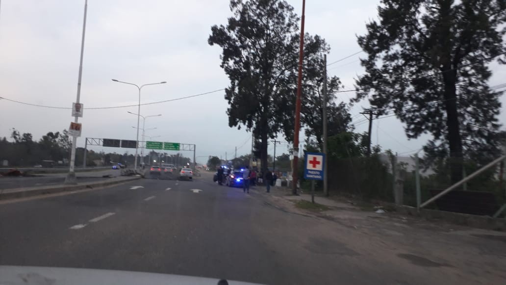 Vecinos cortaron la Ruta 1 en reclamo de seguridad y hubo momentos de tensión | Noticias