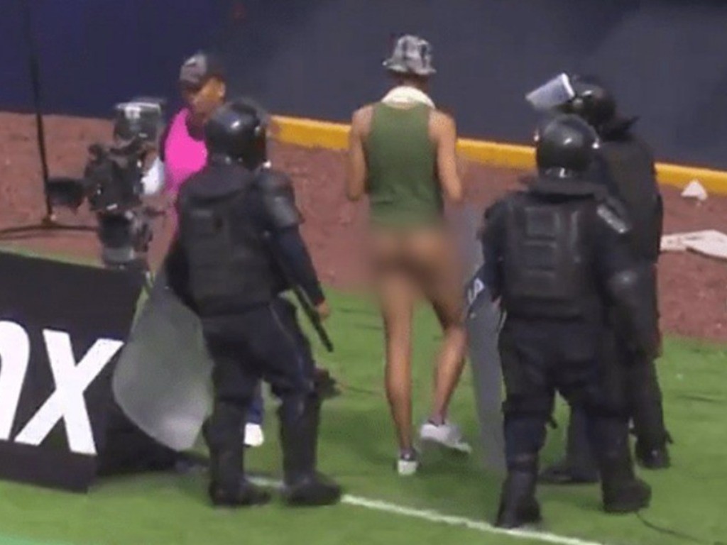 Video: el "Negro de WhatsApp" invadió una cancha en México | Noticias