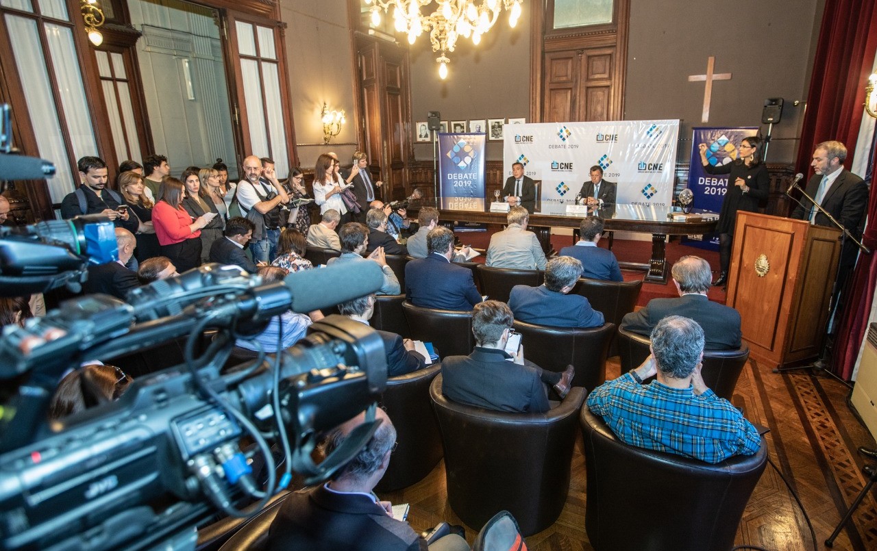 Macri primero, Fernández segundo, en el primer debate presidencial | Noticias