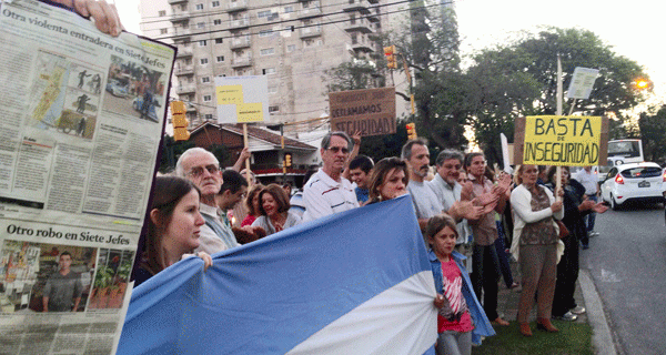 Marcha de vecinos de Candioti y 7 Jefes para pedir mayor seguridad | Noticias