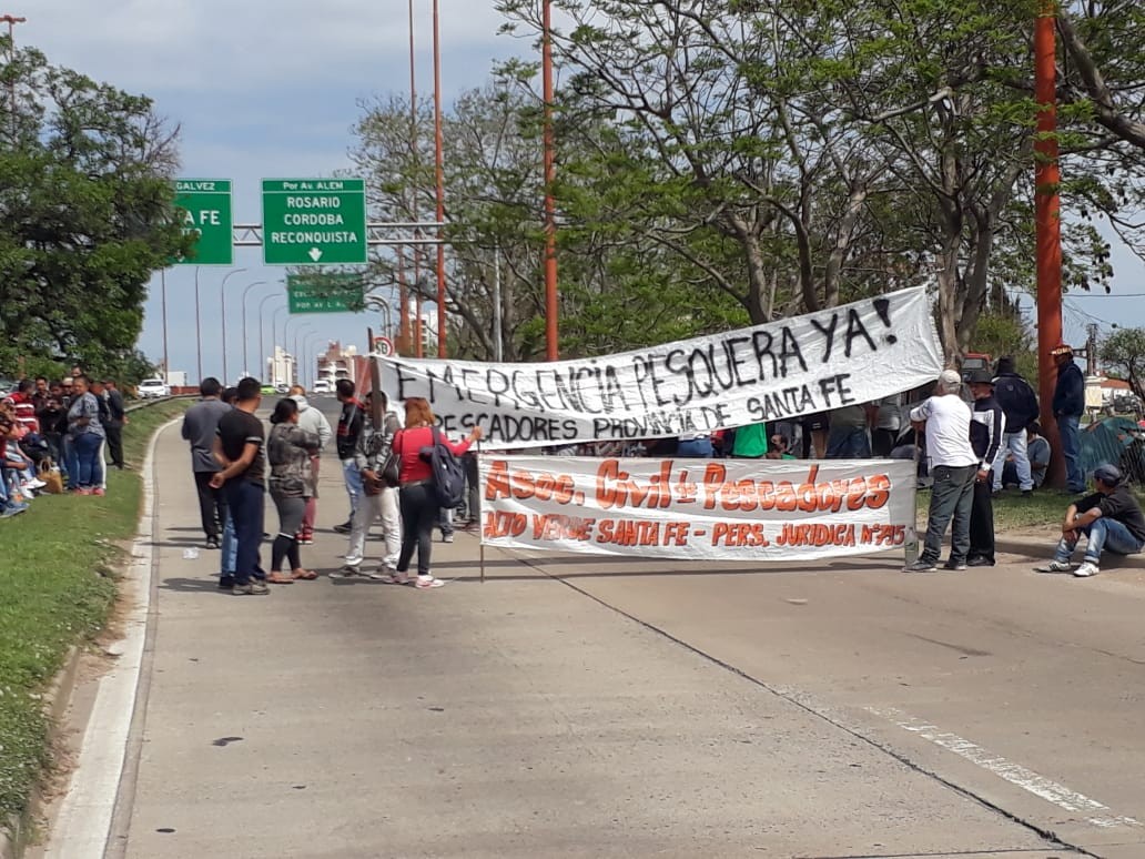 Pescadores cortan la ruta 168 a la altura de la Fuente de la Cordialidad | Noticias