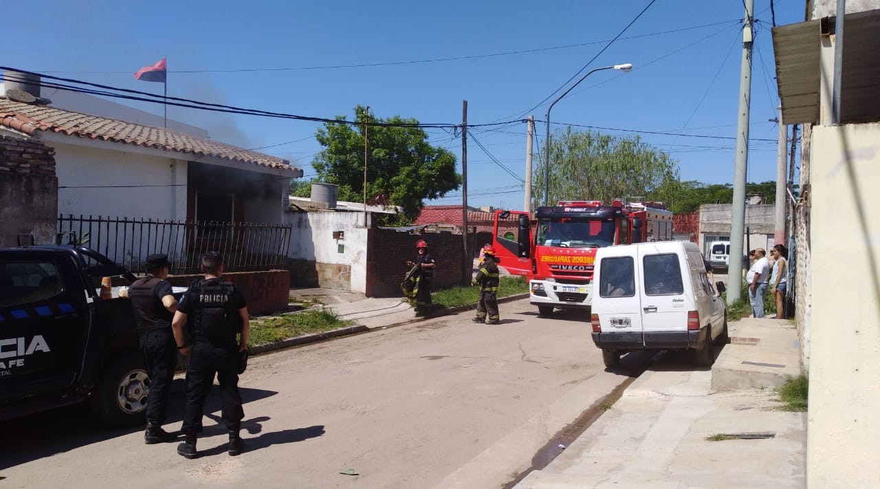 Se incendió una vivienda en Barrio Chalet con un menor en su interior | Noticias