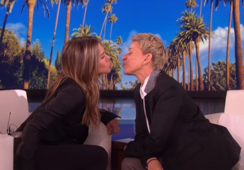 Jennifer Aniston y Ellen DeGeneres se besaron | Espectaculos