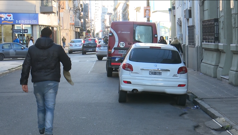 Mas de 500 inscriptos en el Registro de cuidacoches de la ciudad | Noticias