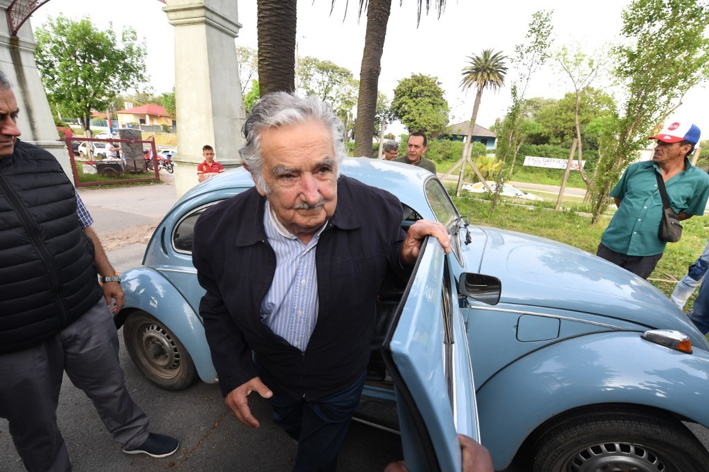 Uruguay: Pepe Mujica rechazó la iniciativa de Lacalle Pou y no quiere "traer 100 mil cagadores argentinos" | Noticias