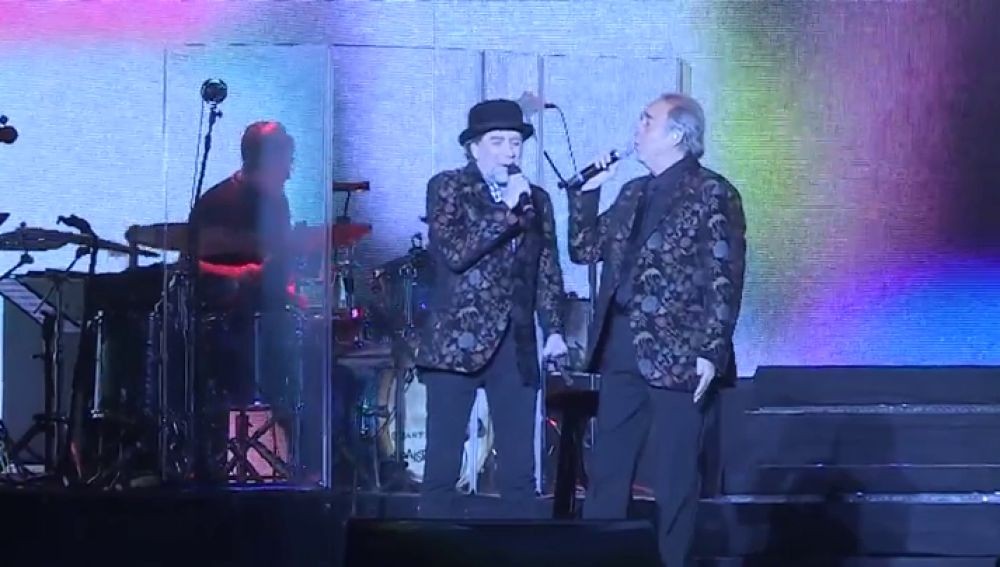 Videos: Sabina se cayó del escenario durante un concierto | Espectaculos