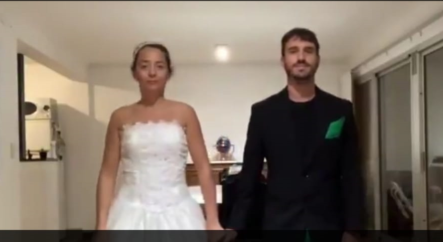 Dos rosarinos simularon su boda en las redes y sus amigos le hicieron una fiesta virtual | Noticias