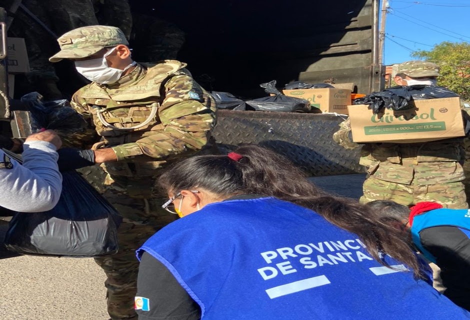 Continúa la entrega de kits alimentarios y de limpieza en las ciudades de Rosario y Santa Fe | Noticias