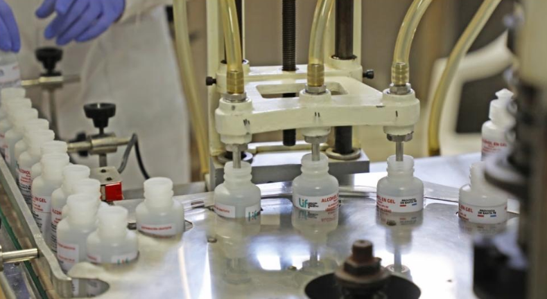 El Laboratorio Industrial Farmacéutico de la provincia produce alcohol en gel | Noticias