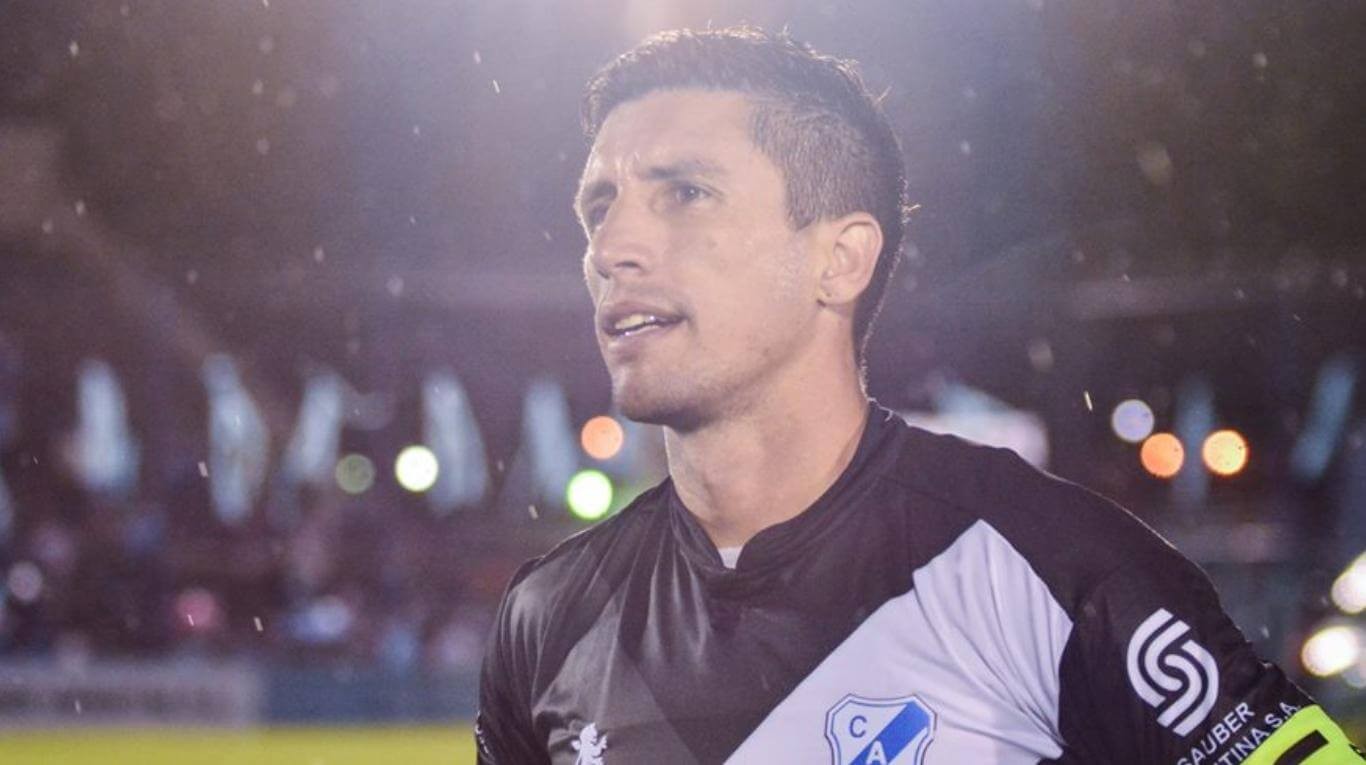 El arquero del ascenso que hace delivery para atajar a los necesitados de la pandemia | Deportes