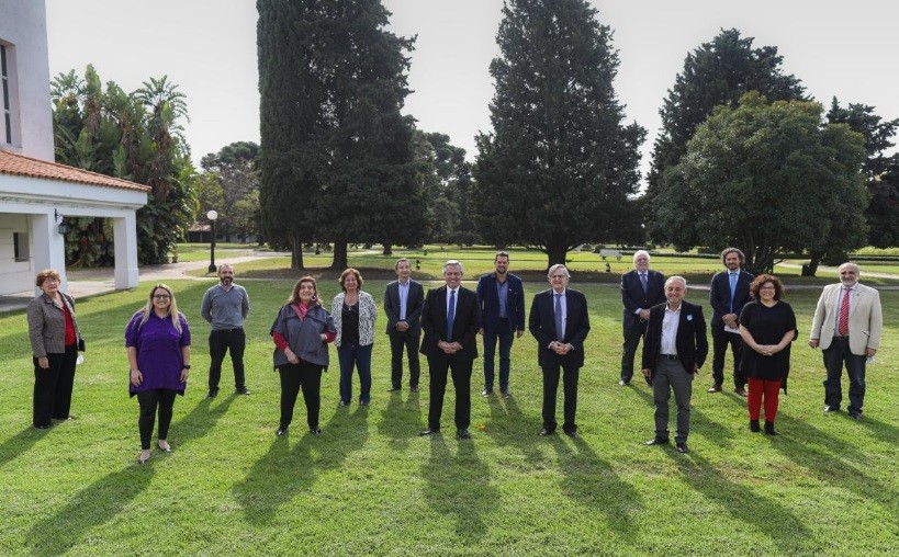 El Presidente se reunió con el comité de expertos médicos y científicos | Noticias