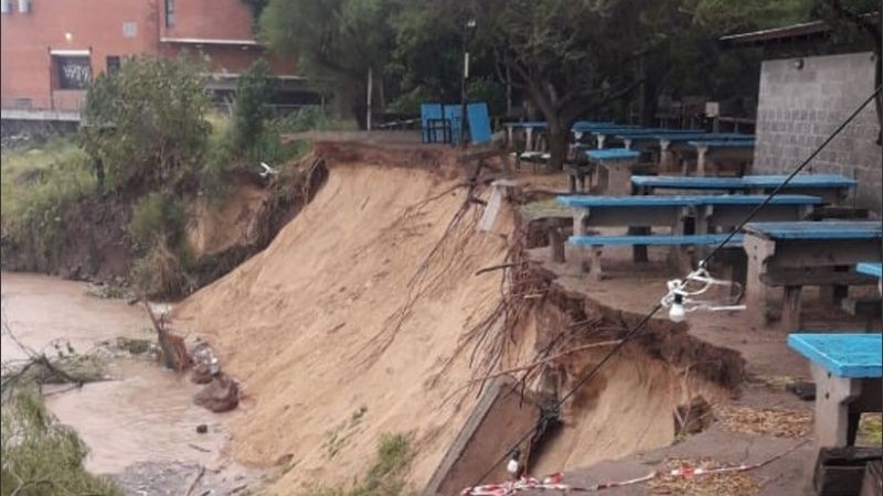 Se lo tragó el río: Parte de un club de Rosario cedió y desapareció | Noticias