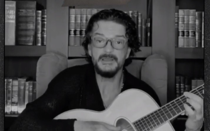 Ricardo Arjona volvió al ruedo: presentó su nuevo disco por internet | Espectaculos