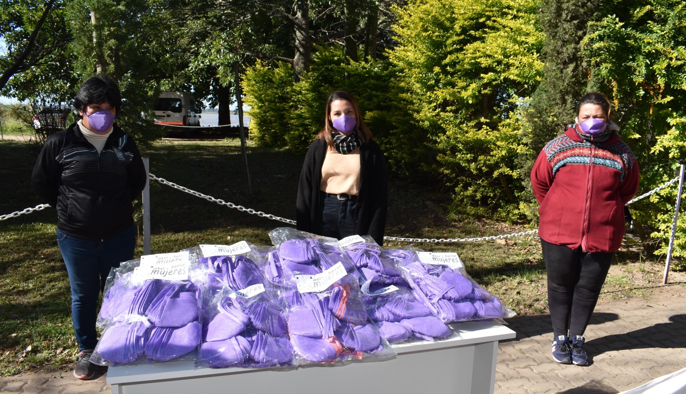 900 barbijos confeccionados por mujeres emprendedoras para la Provincia | Noticias