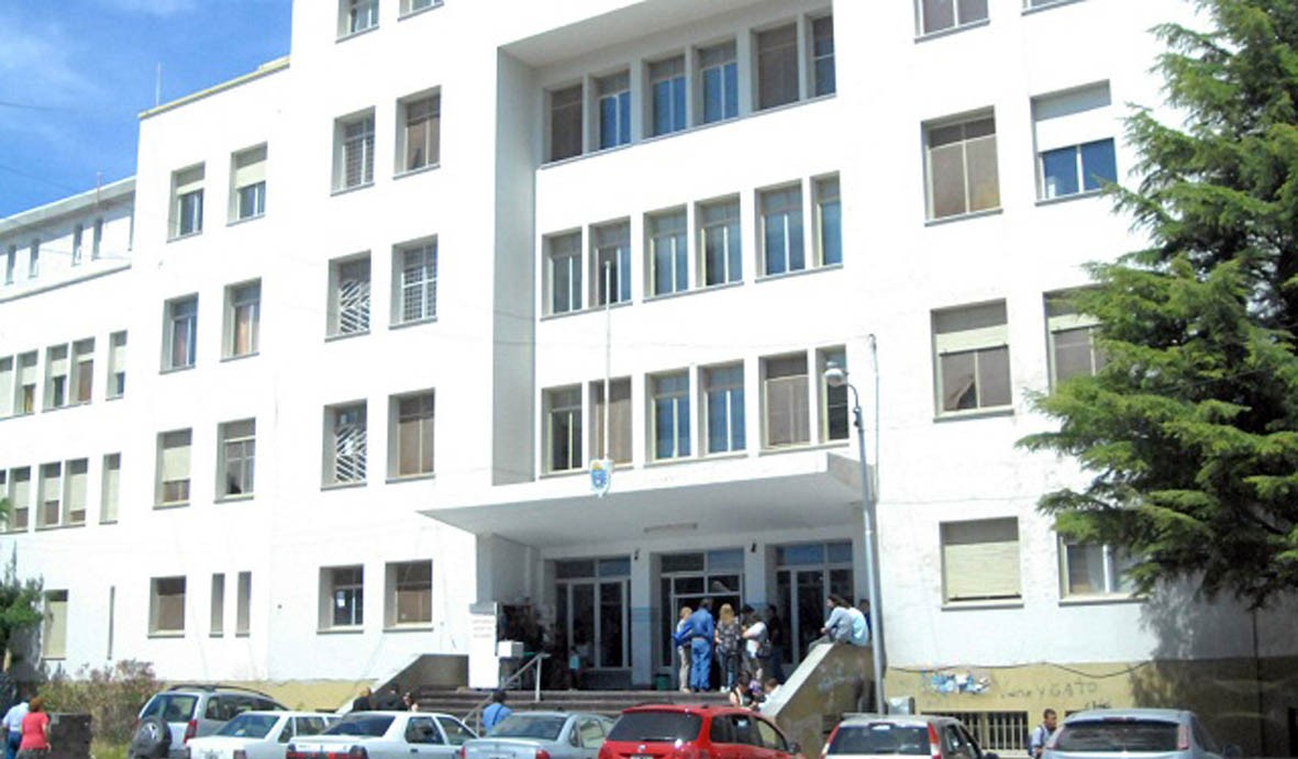 Denuncian que están dejando morir a su papá: "No se puede estar del olor a podrido que emana de su pierna" | Nacionales