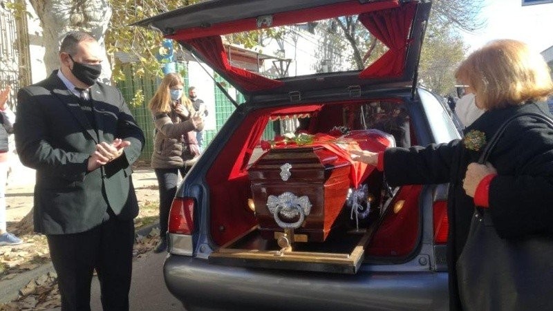 Flores y aplausos en la emotiva despedida a Hermes Binner | Noticias