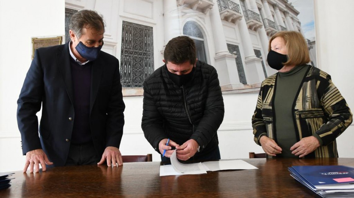 La provincia firmó convenios en favor de la niñez en el departamento Las Colonias | Noticias