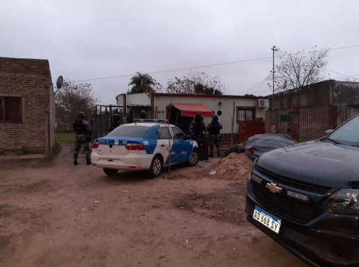 Allanamiento en Santo Tomé: trasladaron a varias personas y secuestraron estupefaciente | Noticias