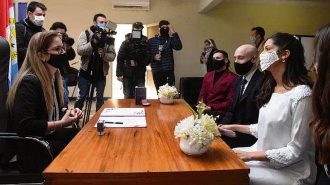 Rosario: se casó la primera pareja durante la cuarentena | Noticias