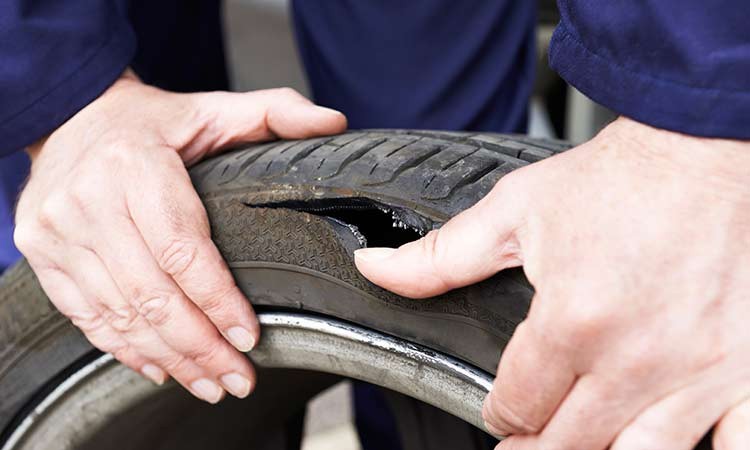 Murió al explotarle un neumático en una gomería de Mendoza | Nacionales