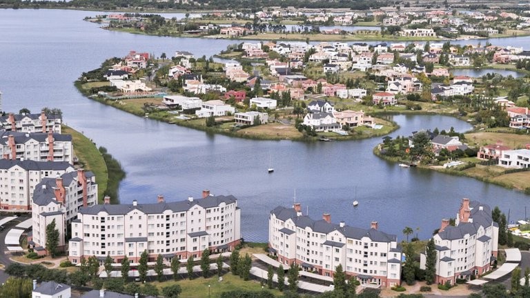 Robó 100 mil dólares en Nordelta: llegó en kayak y huyó nadando, pero fue detenido | Información General