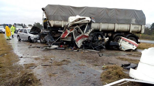 Cuatro heridos en un espectacular triple choque en la Autopista a Rosario | Noticias