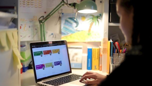 Lanzan una línea de créditos blandos para que los docentes compren computadoras | Noticias