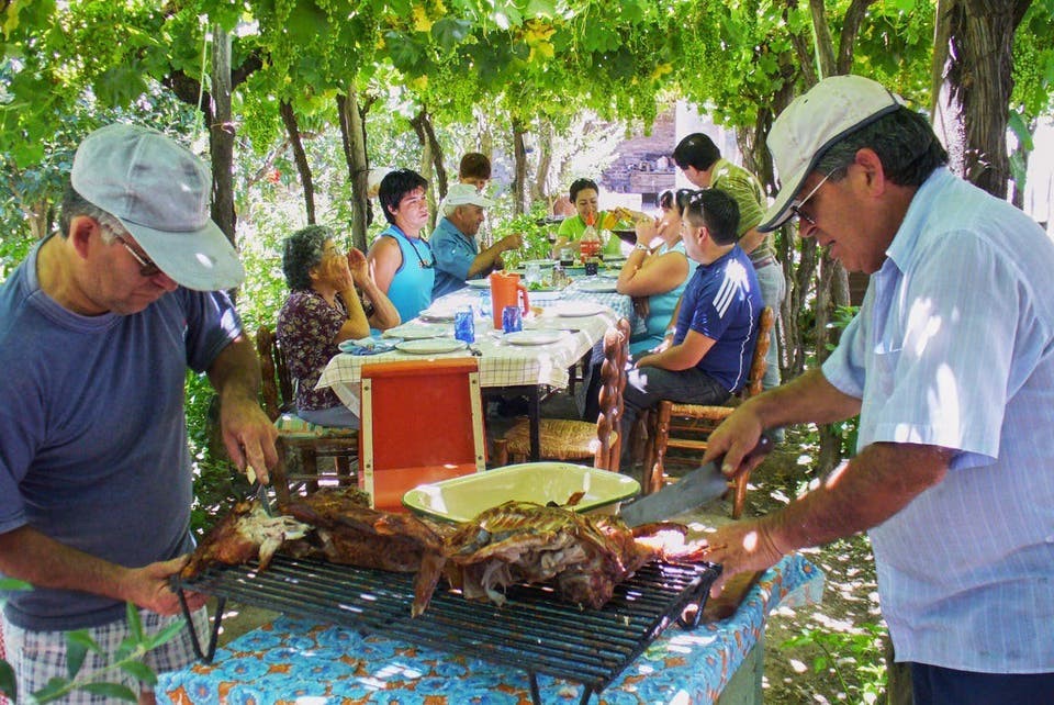 No sólo se prohíben reuniones familiares: mirá lo que dice el DNU | Noticias