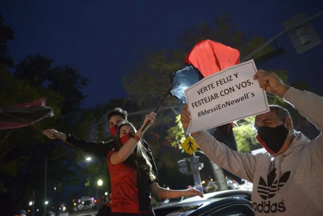 En Messi se hizo carne el sueño de los hinchas leprosos | Deportes