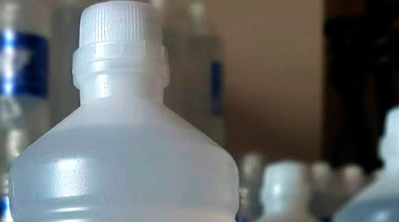 Detectan falsificación de conocida marca de alcohol etílico y prohíben su venta | Nacionales