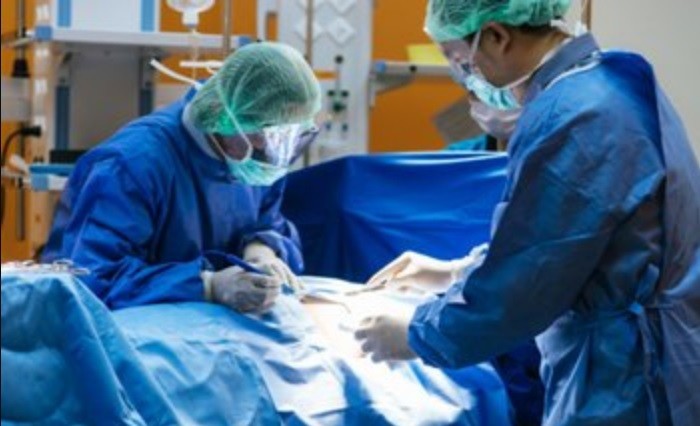 Fallo ordena a PAMI pagar la cirugía para agrandar los pechos de una afiliada autopercibida mujer | Nacionales