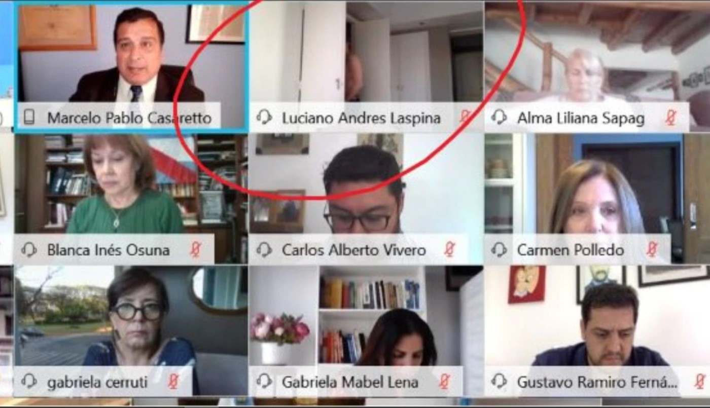 Un diputado se olvidó la cámara prendida y se cambió en plena sesión | Legislativas