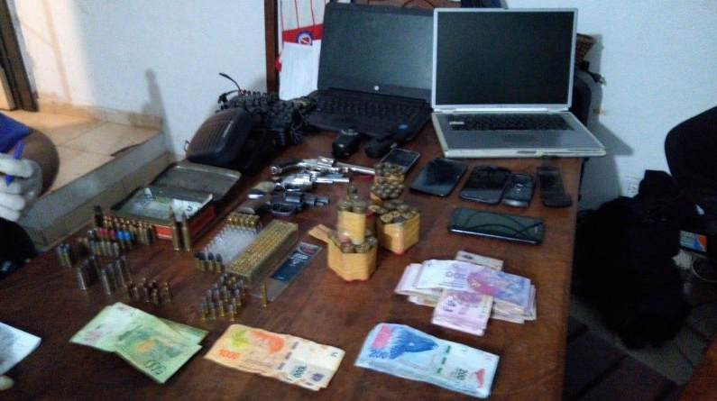 Allanan la casa de un policía de Santa Fe en operativo antidrogas | Judiciales