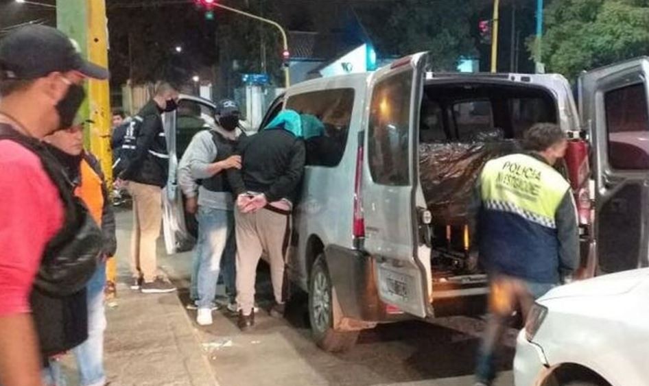 Detienen a cuatro policías en Tucumán por robar más de 230 mil dólares | Nacionales