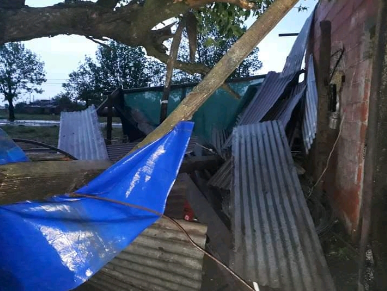 Un fuerte temporal causó destrozos y voladuras de techos en la comuna de María Susana | Noticias