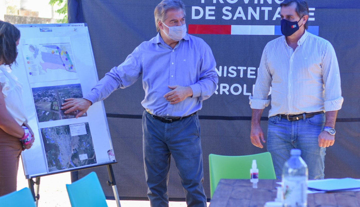Capitani y Mirabella recorrieron las obras que se están realizando en el barrio Las Lomas | Legislativas