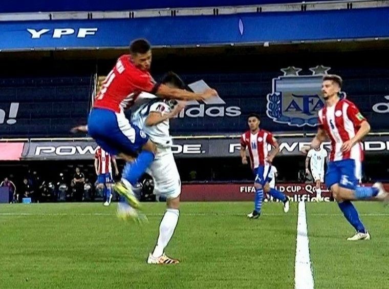 Tras la fractura, Exequiel Palacios "evoluciona" pero seguirá internado | Deportes