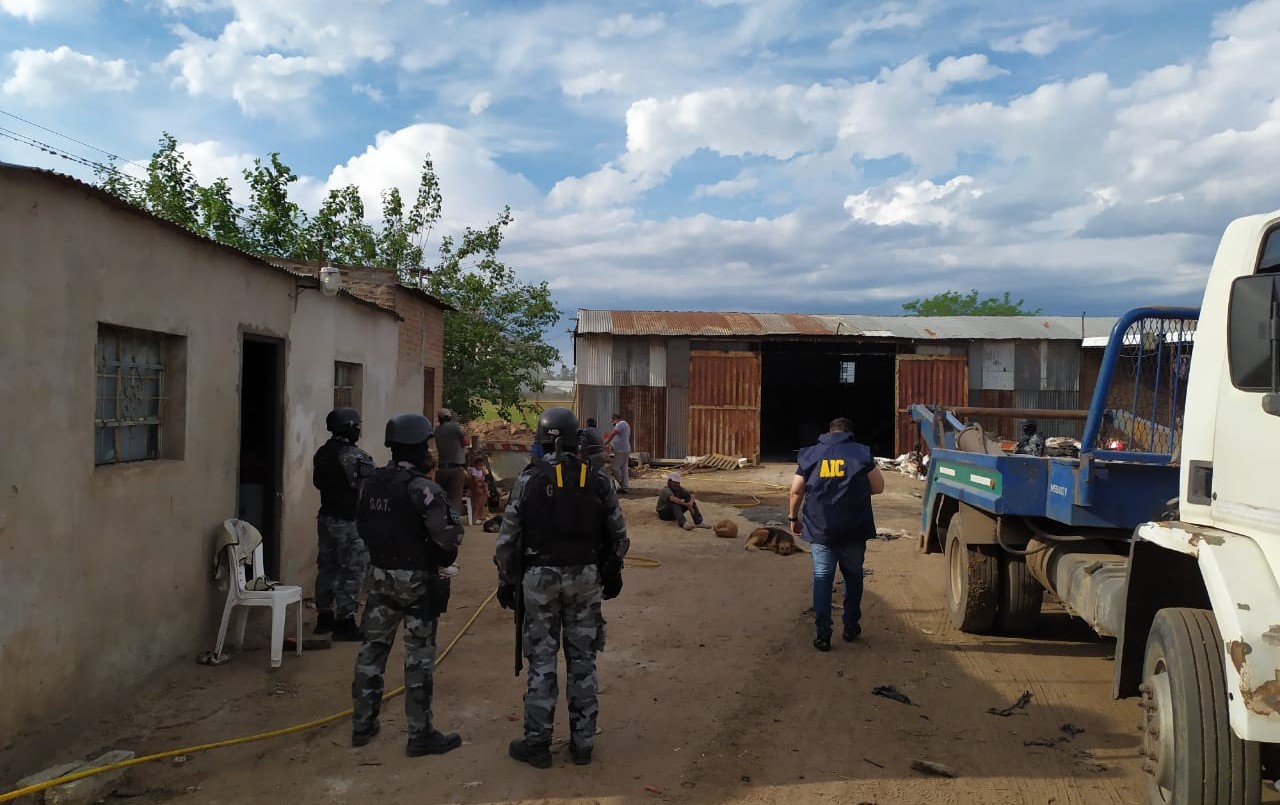 En múltiples allanamientos, detuvieron a seis personas por robo de cables | Noticias