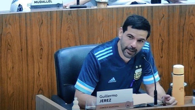 Concejal santafesino se presentó a la sesión con la camiseta de Maradona | Noticias