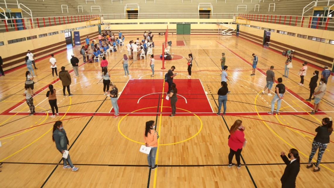 Jóvenes del programa Santa Fe Más recibieron su tarjeta para hacer uso de la beca | Información General