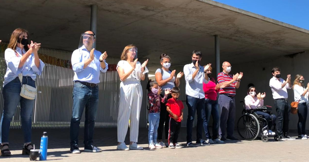 Con un abrazo simbólico, pidieron retomar actividades en los Jardines Municipales | Noticias