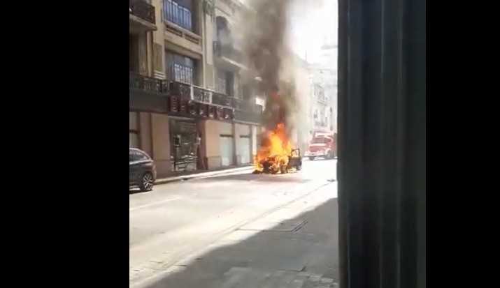 Se incendió un taxi en pleno centro de Rosario | Noticias