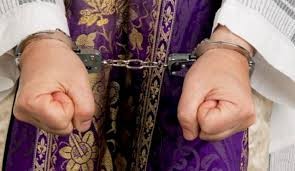 Prisión preventiva para un cura y un hombre acusados de abusar sexualmente de una nena de 10 años | Judiciales