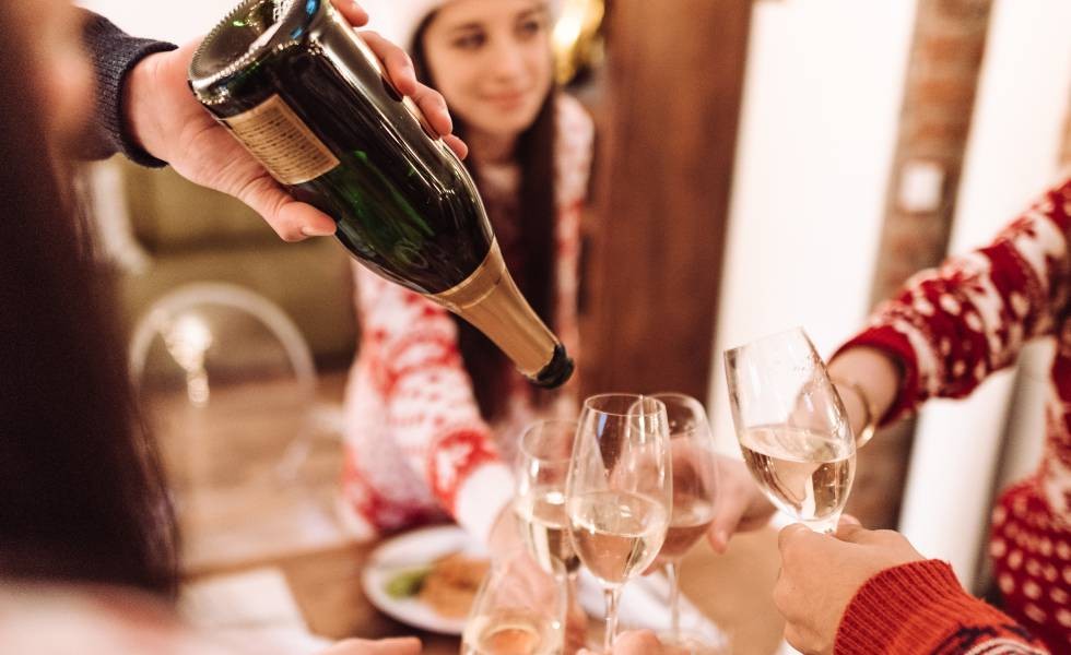 Fiestas en Pandemia: en Rosario recomendaron “brindis sin chocar las copas” y comidas “cortas” | Información General