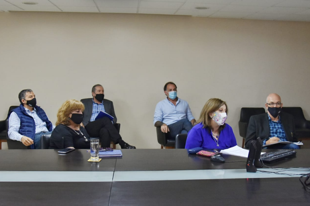 Paritarias: El gobierno se reúne hoy con los gremios estatales y docentes | Noticias