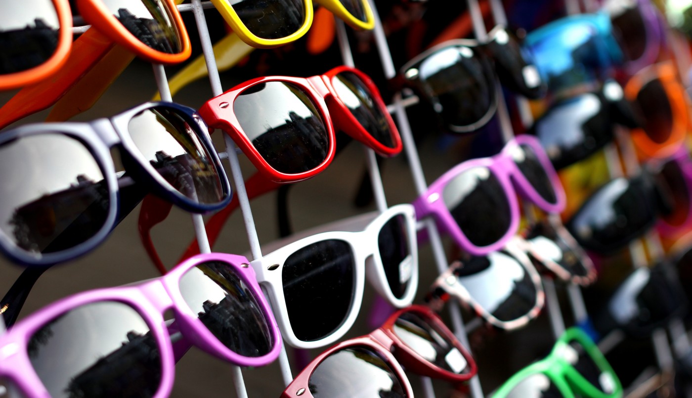 Verano protegidos: qué debemos tener en cuenta a la hora de comprar lentes de sol | Información General