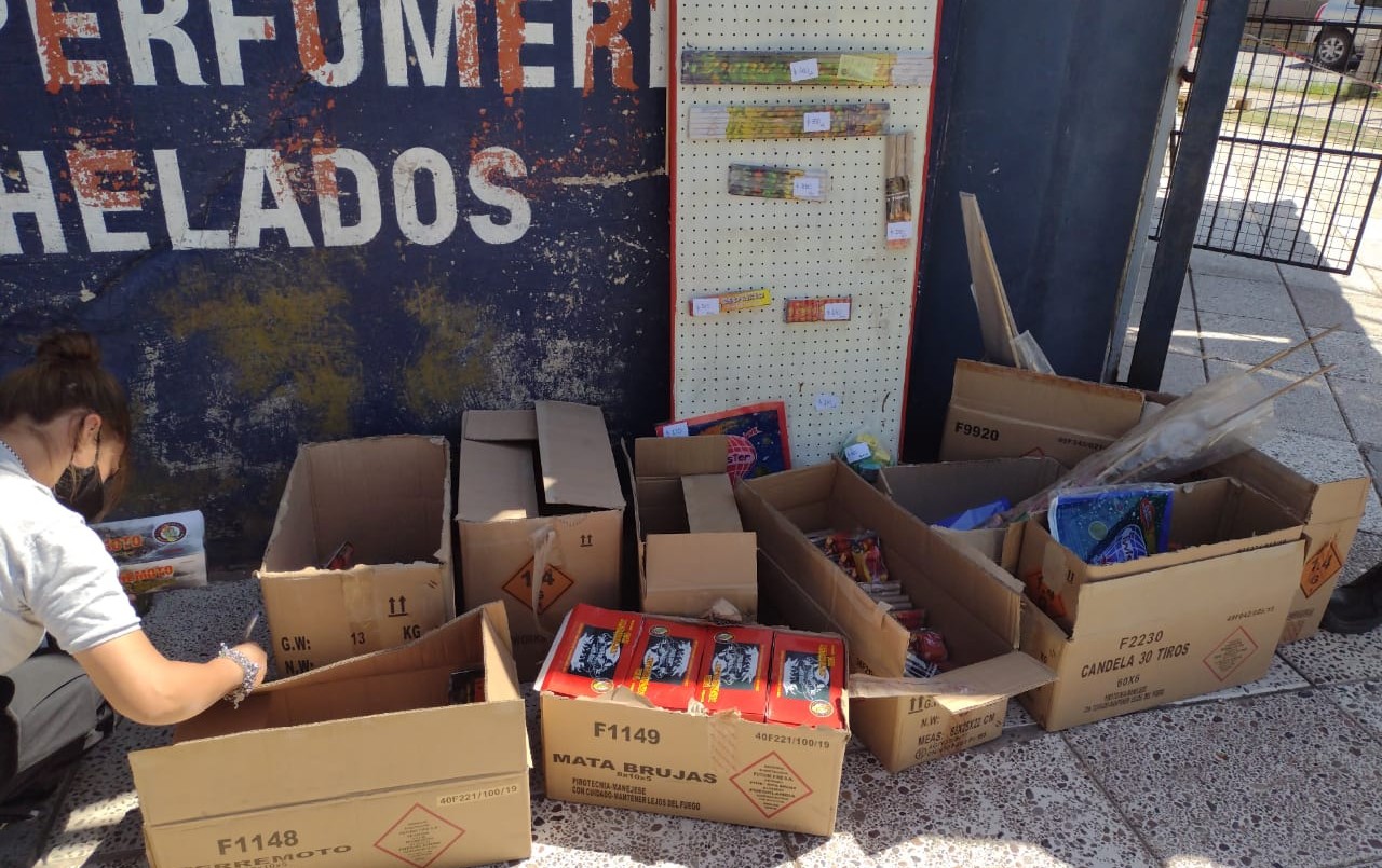 Secuestraron pirotecnia en tres locales de la capital santafesina | Noticias